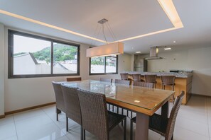 Apartment | 1 bedroom - Apto com Piscina Wifi Ar-condicionado e Garagem (Niteroi)