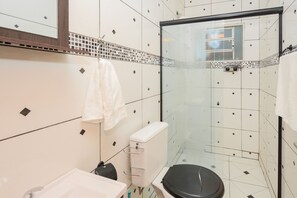House | 3 bedrooms - Casa com Wi-fi Jacuzzi Garagem e Petfriendly (Londrina)