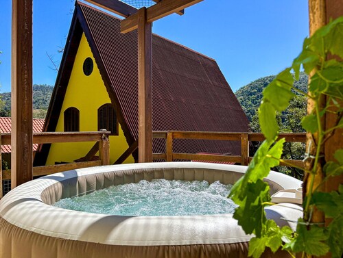 Charmoso Chal c Wifi e Linda Vista em Itaipava RJ