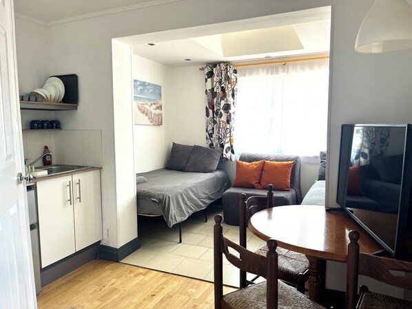 1 bedroom, WiFi, bed sheets