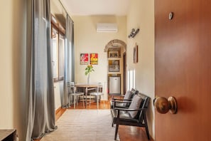 Room - H&c Apartments In Rome Srl (Rome)