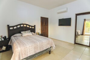 2 bedrooms, free WiFi, bed sheets - Between the Forest and the Reef (Pandy Town,)