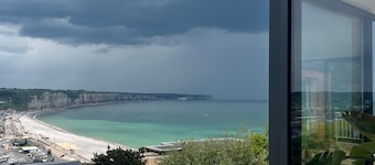 Fécamp: 8-bed villa with breathtaking views of the Etretat cliffs.