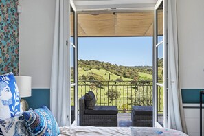 4 Schlafzimmer, Schreibtisch, Bügeleisen/Bügelbrett, Reisekinderbett