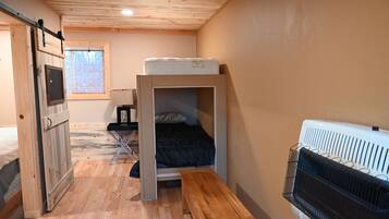 Standard Cabin, Multiple Beds | Living area