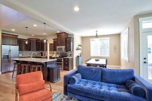 TV connectée, cheminée, espaces bureaux