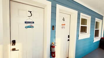 4 bedrooms, iron/ironing board, WiFi (free), bed sheets