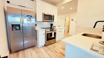 4 habitaciones, tabla de planchar con plancha y wifi gratis