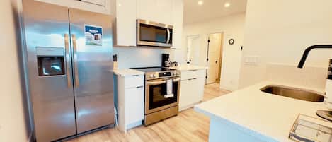 4 bedrooms, iron/ironing board, free WiFi