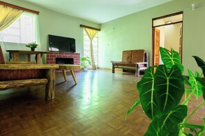 Interior - 5-bedroom bed & breakfast in charming Arusha with WiFi (Arusha)