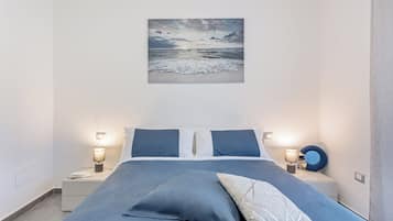 3 bedrooms, iron/ironing board, bed sheets