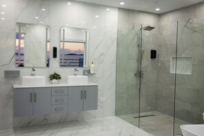 Shower, hair dryer, towels, soap - Salt Water Private Pool House W/ Ocean View, WiFi, Air Cond, Generator, Solar E. (Naguabo)