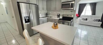 Quiet & comfortable, 3/2, 5 beds free parking, sleep 9