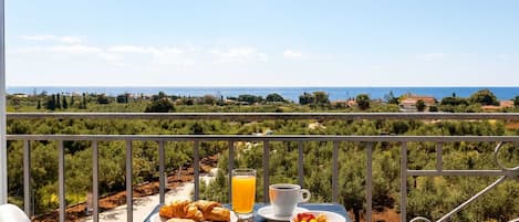 Private Balcony with Outdoor Dining and Scenic Views – A relaxing spot to enjoy breakfast or evening drinks with a view of the countryside.