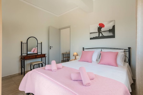 2 bedrooms, desk, iron/ironing board, travel cot