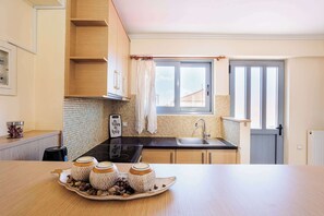 冷蔵庫、オーブン、コンロ、コーヒー / ティーメーカー
