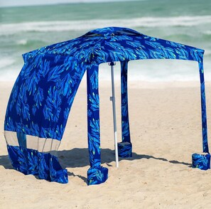 Ligstoelen aan het strand