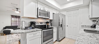 Sunny 3BR Oasis • Water View • Beach Gear • Near Siesta Key