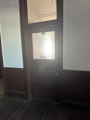 Interior - Charming pet-friendly suite in the heart of historic downtown Apalachicola (Apalachicola)