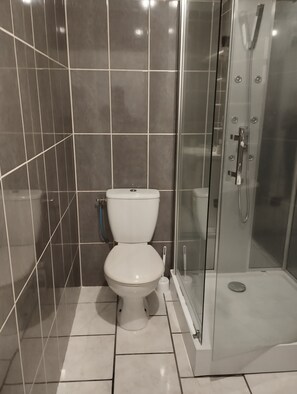 Umweltfreundliche Kosmetikartikel, Haartrockner, Handtücher, Seife
