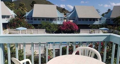 Tranquil 2-bedroom condo in Frigate Bay with AC, WiFi
