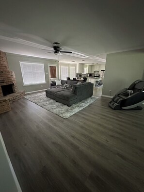 Smart TV, fireplace