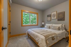 Chalet, 3 Bedrooms, Smoking, Hot Tub | 3 bedrooms - 15gs - Hot Tub - Wifi- Pets Ok (Deming)