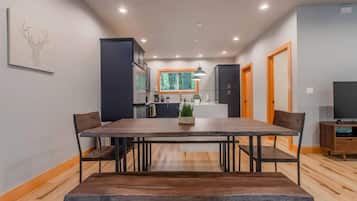 Chalet, 3 Bedrooms, Smoking, Hot Tub | Dining