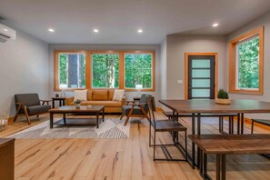 Chalet, 3 habitaciones, para fumadores, hidromasaje | Restaurantes