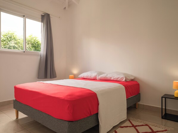 2 bedrooms, travel crib, WiFi