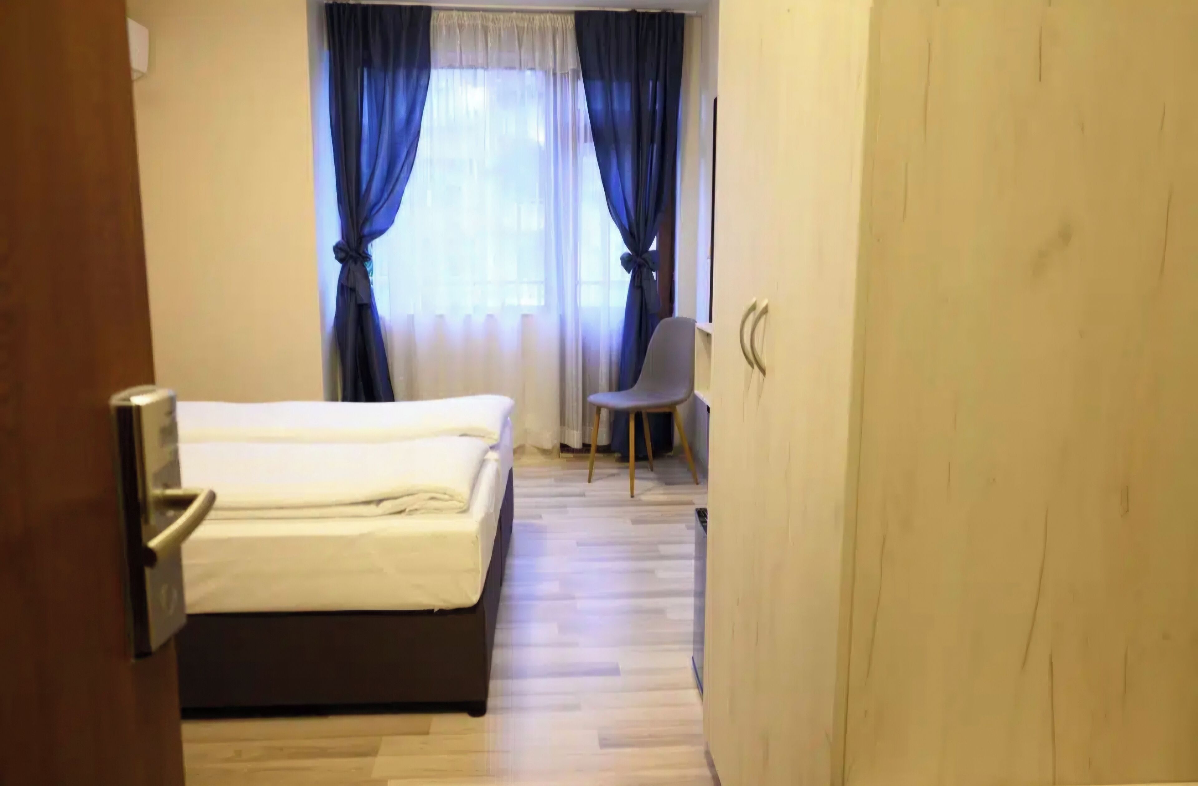 Economy Double or Twin Room, Balcony | Iron/ironing board, free WiFi