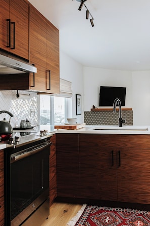 Micro-ondes, four, plaque de cuisson, lave-vaisselle