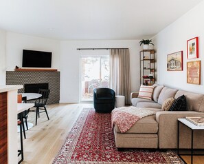 Smart TV, fireplace - One Block to Pearl Street monthly rental-Digital Nomad's dream (Boulder)