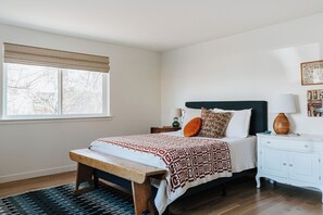 2 多间卧室、办 公桌、免费 WiFi、床单