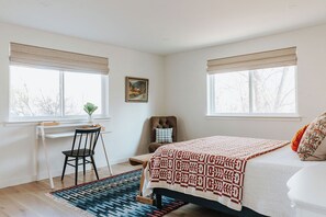 2 bedrooms, desk, free WiFi, bed sheets - One Block to Pearl Street monthly rental-Digital Nomad's dream (Boulder)
