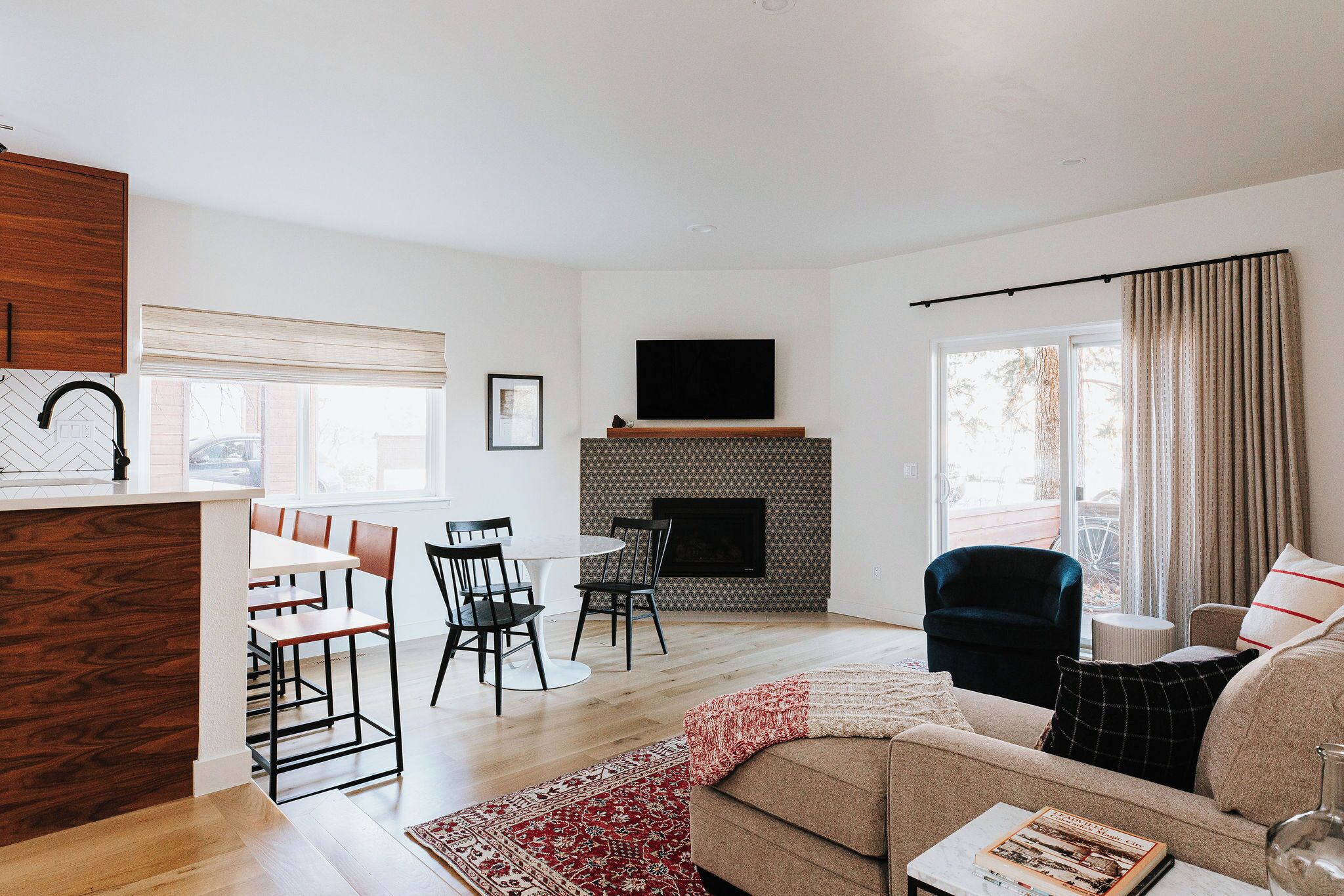 智能电视、壁炉