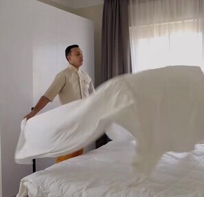 3 slaapkamers, een strijkplank/strijkijzer, gratis wifi, beddengoed