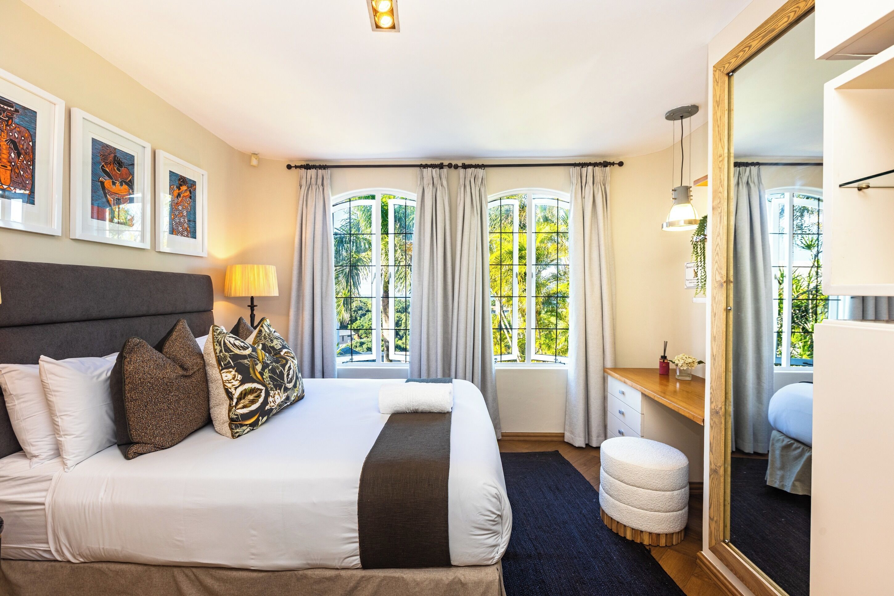 3 bedrooms, in-room safe, iron/ironing board, internet