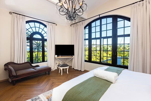 3 bedrooms, in-room safe, iron/ironing board, internet