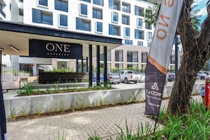Property grounds - The One Rosebank Getaway:Designer Studio w/Balcony (Johannesburg)