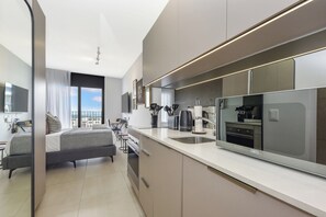 Zimmersafe, Schreibtisch, Bügeleisen/Bügelbrett, Internetzugang