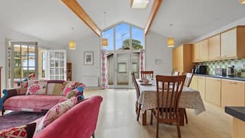 Smart TV, lettore DVD, libri