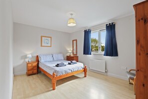 3 chambres, fer et planche à repasser, lit parapluie, Wi-Fi gratuit