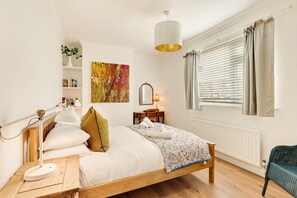 2 bedrooms, iron/ironing board, travel cot, free WiFi