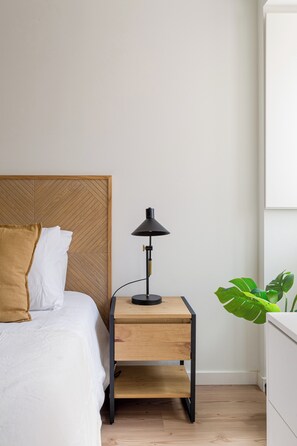 1 bedroom, iron/ironing board, internet, bed sheets