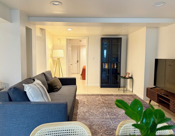 Smart TV - CASA 311 ! Welcome Back Home to Downtown Jersey City w/ Free Parking (Jersey City)