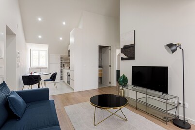 Lisbon Nest 2BR - Two Bedroom Apartment, Sleeps 5