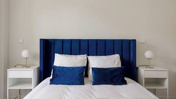 2 bedrooms, iron/ironing board, internet, bed sheets