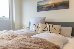 2 bedrooms, travel crib, free WiFi