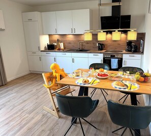 Unclassified image, 3 of 39, button